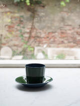 Garbo Coffee Set waldgrün auf dunklem kobalt