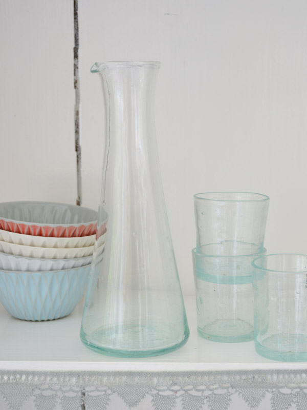 small carafe/vase with small spout, 20 cm