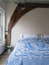 couvre-lit à motif floral Ince, bleu grec