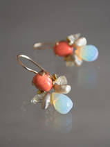 Ohrhänger Bee Koralle, Perlen und Opalit