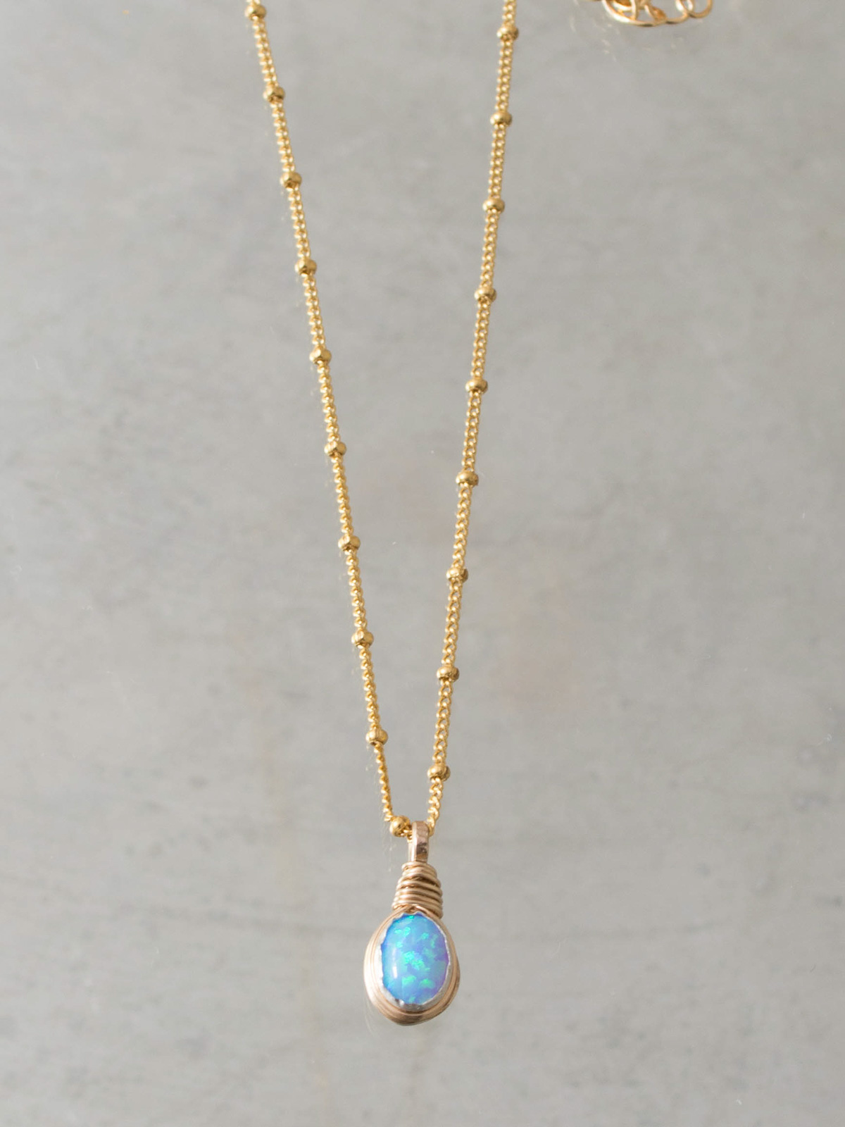 Halskette Wire mini, blauer Opal