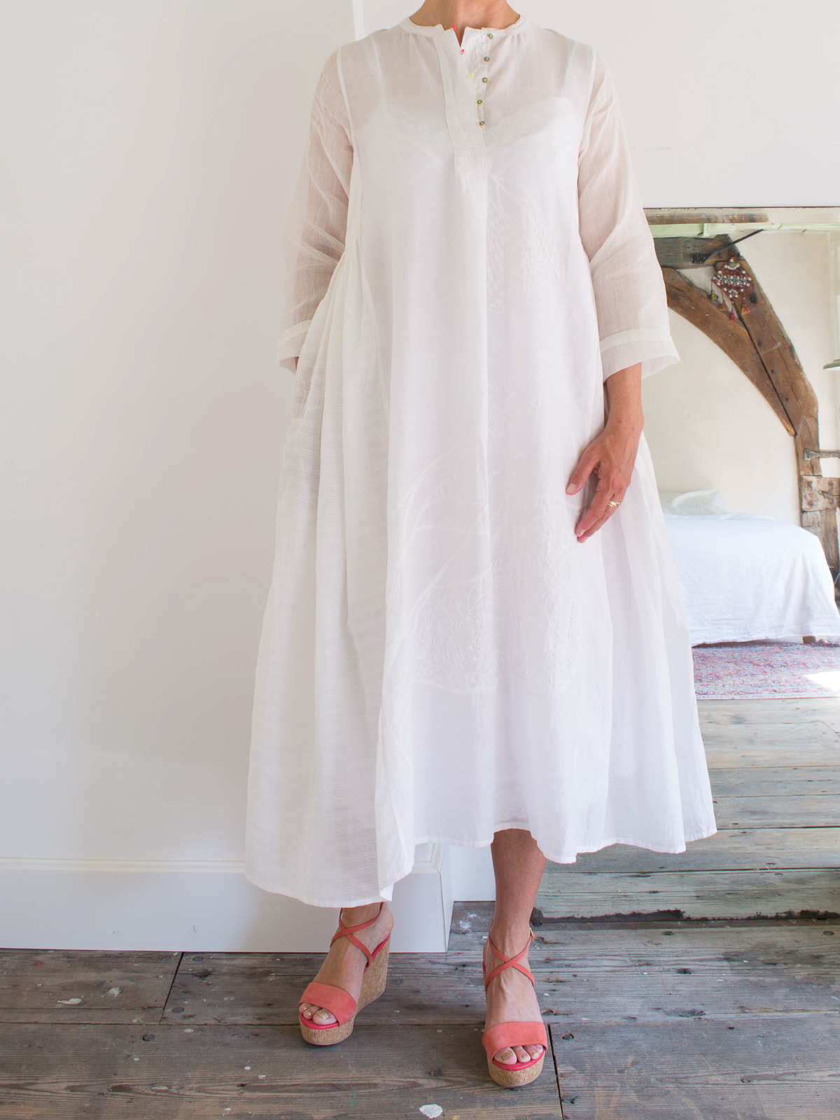 opleggen bubbel vergiftigen halflange jurk van witte katoen met zijde - jurken en blouses - volledig  handgemaakt - kleding - Ottomania.nl | de officiële Ottomania website