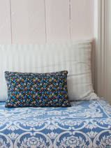 cushion 37x23 cm blue daisies