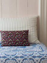 cushion 37x23 cm dark pink daisies