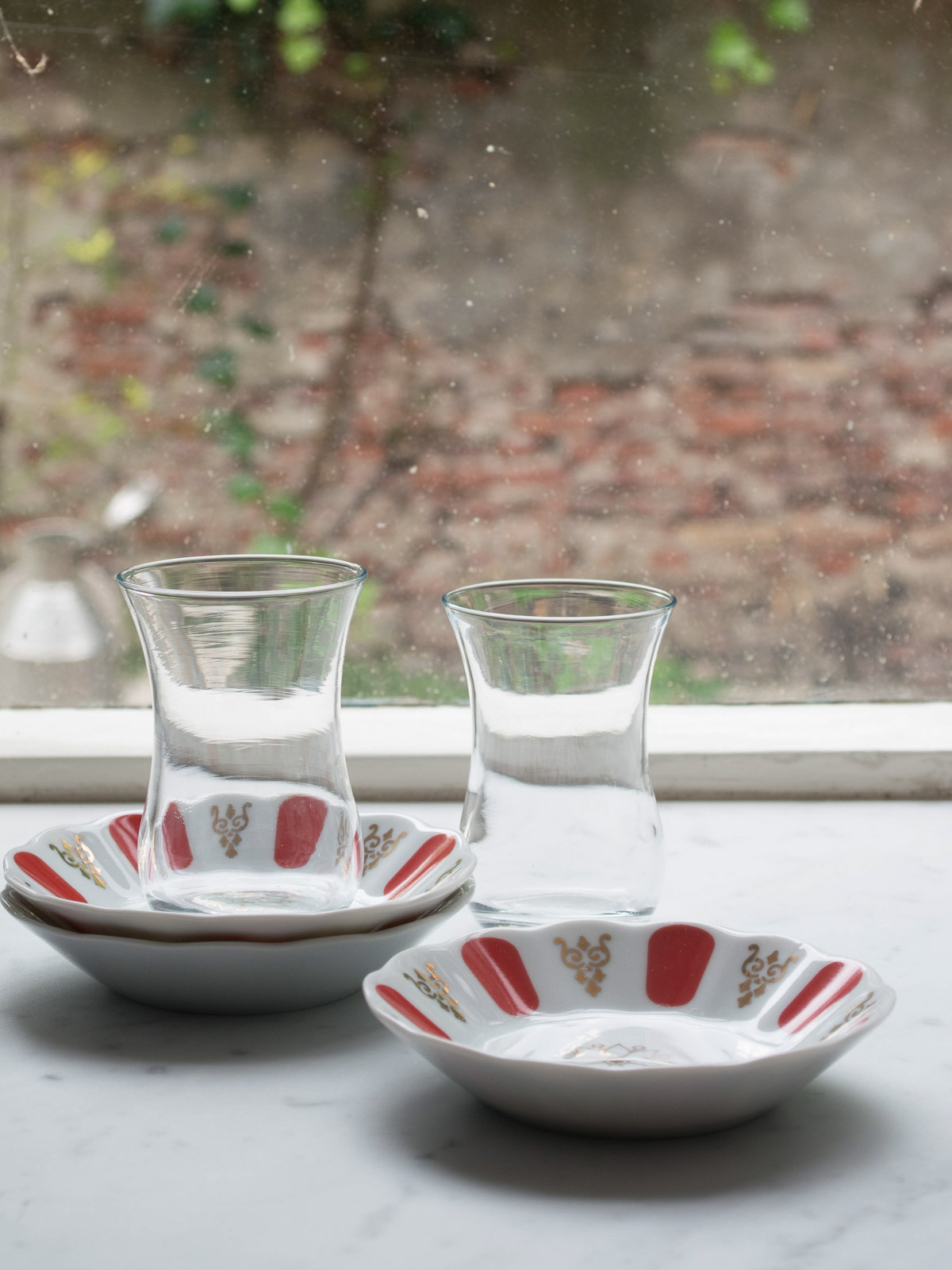 piattino in porcellana, rosso - Bicchieri da tè turchi - vetreria