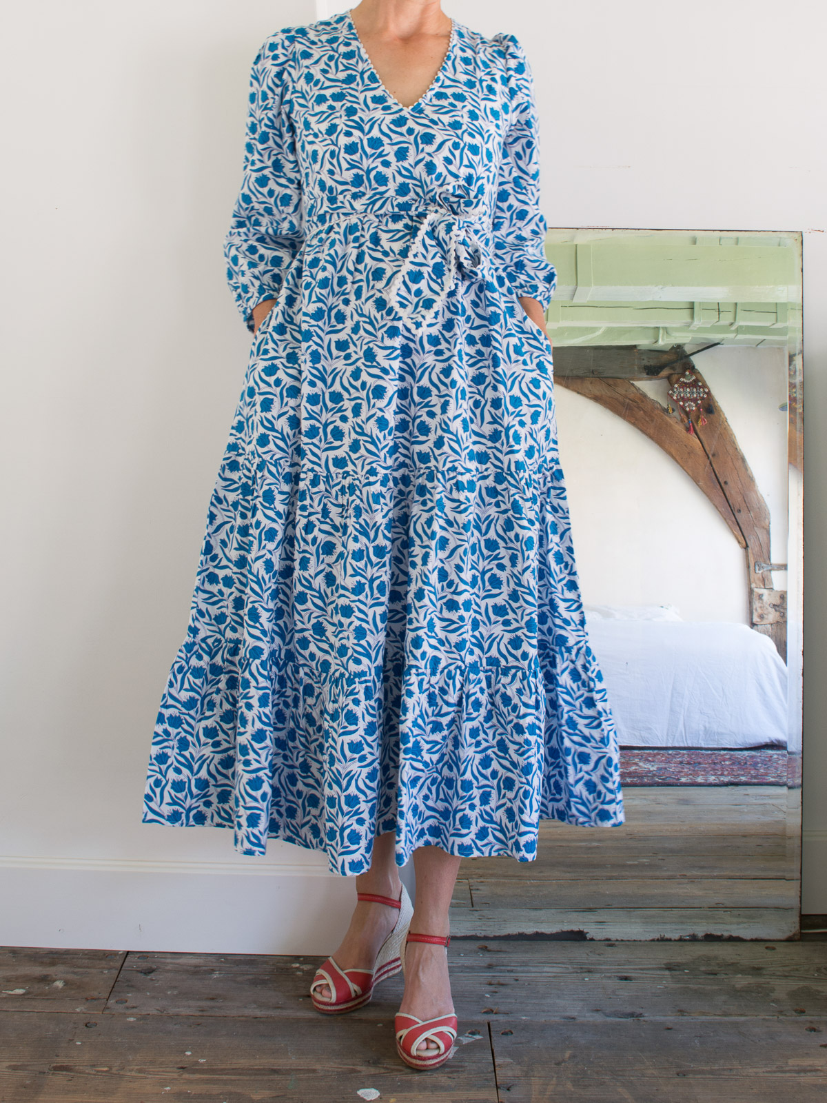 azuurblauw gebloemde jurk - kleurrijke, comfortabele jurken kleding - Ottomania.nl | de officiële website