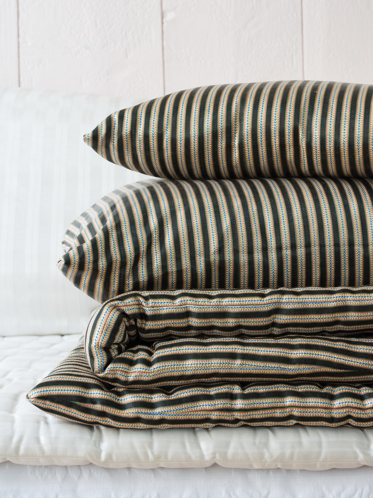 pillow 100x50 cm black striped