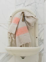 asciugamano hammam in lino a strisce color mandarino