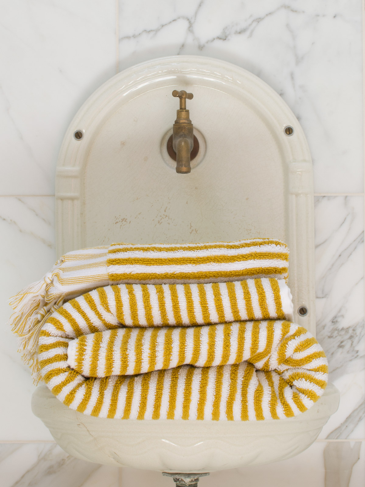 gestreepte handdoek mosterdgeel 170x90 cm