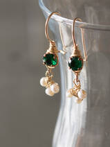 Orecchini Piccoli Trifoglio con cristalli verdi e perle