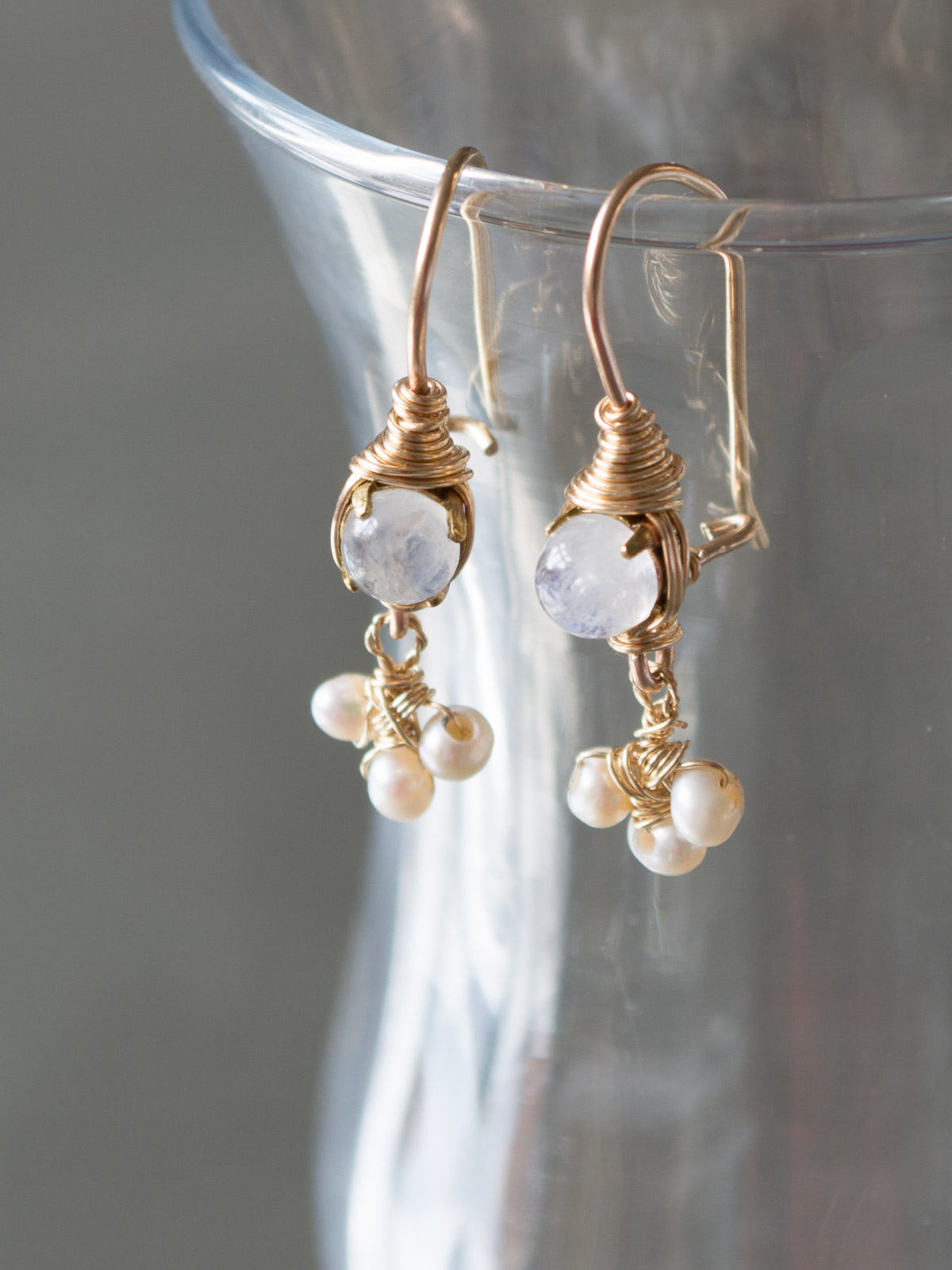 earrings Small Clover moonstone and pearls