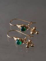earrings Small Clover green crystal and gold beads