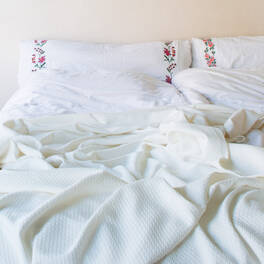 Subcategory: piqué bedspread